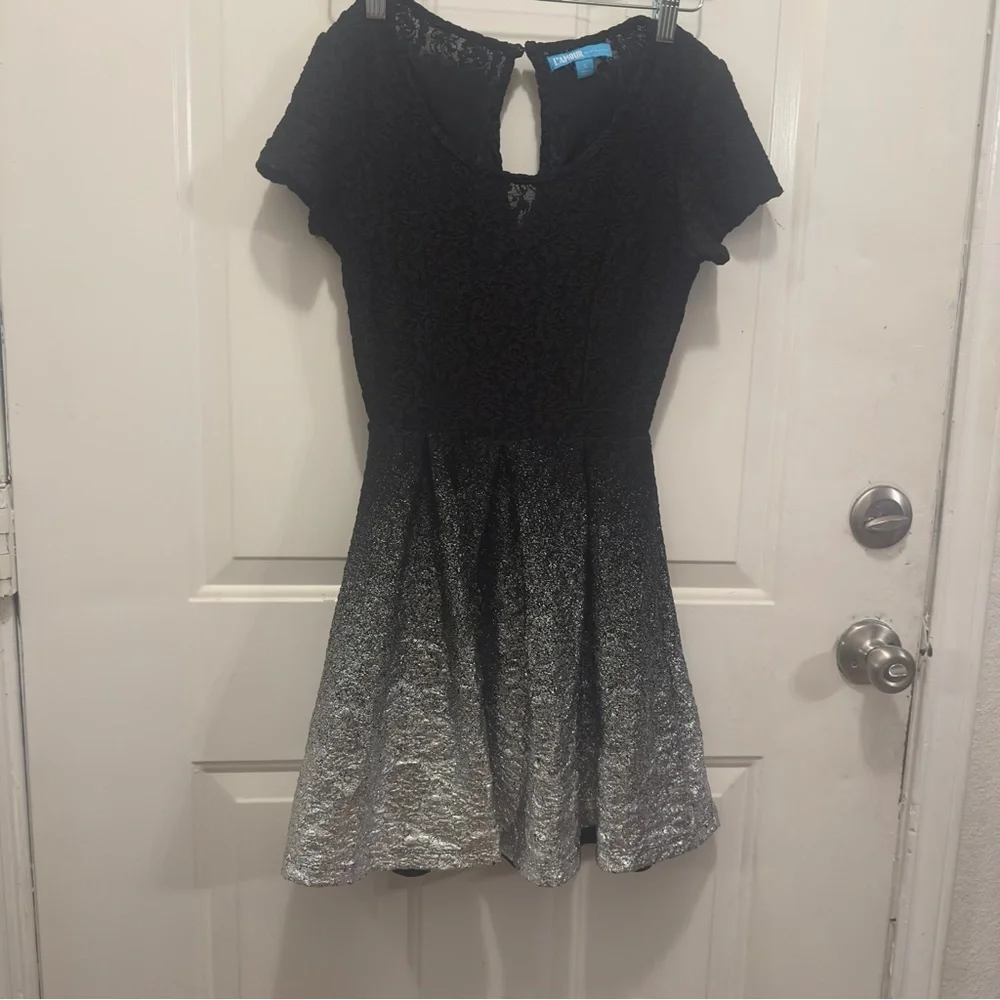 L'Amour Fun Flirty A Line Metallic Feminine Dress Sz S